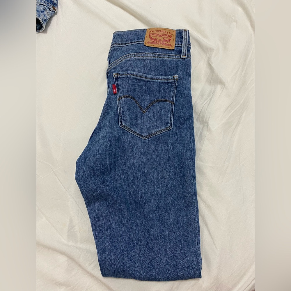311 Levi’s shaping skinny jeans